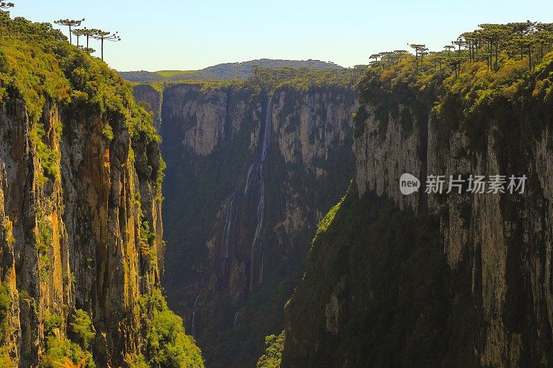 Itaimbezinho峡谷和瀑布在里约热内卢大do Sul，巴西南部